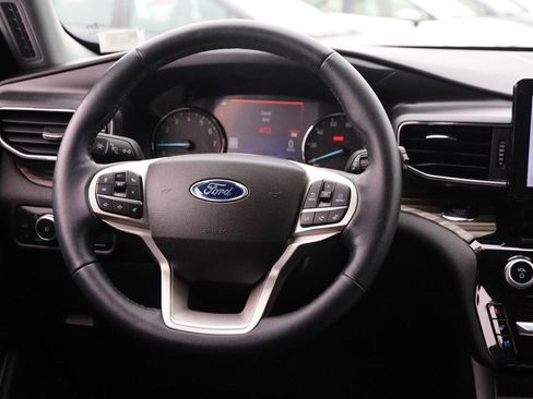 Used 2022 Ford Explorer Limited w/ Equipment Group 301A AWD/4WD image 26
