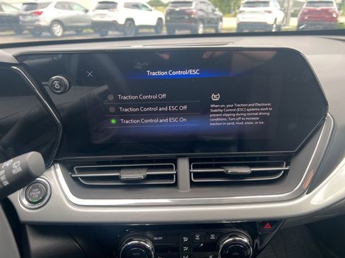 New 2025 Chevrolet Trax LT w/ Driver Confidence Package FWD image 29