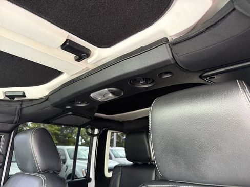 Used 2015 Jeep Wrangler Unlimited Rubicon AWD/4WD image 28