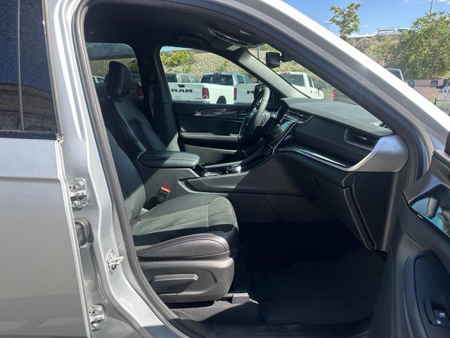 Used 2023 Jeep Grand Cherokee Altitude AWD/4WD image 15