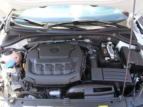 Used 2021 Volkswagen Passat 2.0T SE image 8