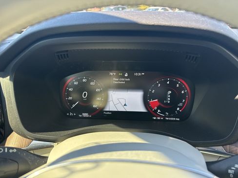 Used 2021 Volvo XC60 T5 Momentum w/ Premium Package image 21