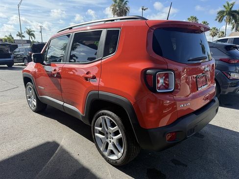 Used 2021 Jeep Renegade Latitude AWD/4WD image 6