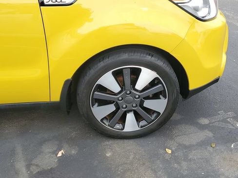 Used 2015 Kia Soul ! FWD image 5