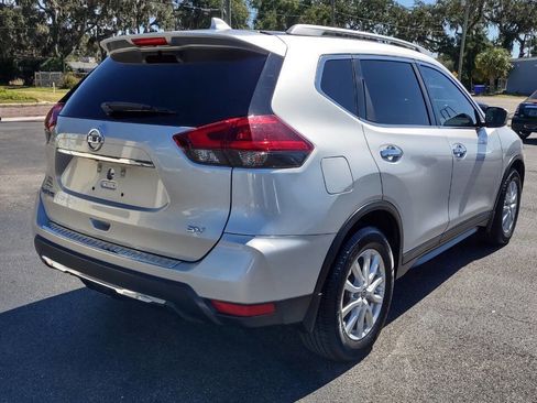 Used 2018 Nissan Rogue SV image 4