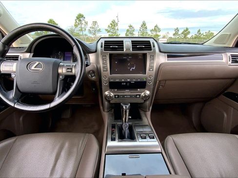 Used 2019 Lexus GX 460 image 14