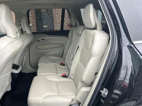 Used 2023 Volvo XC90 B6 Plus image 5