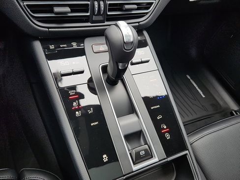 New 2026 Porsche Macan image 16