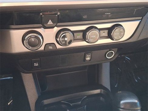 Used 2016 Toyota Tacoma SR5 w/ SR5 Appearance Package (SN) image 15