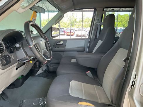 Used 2004 Ford Expedition XLS RWD image 5