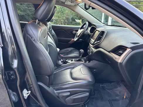 Used 2018 Jeep Cherokee Limited image 16