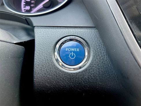 Used 2020 Toyota Camry LE image 15