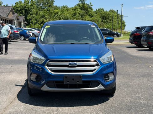 Used 2017 Ford Escape SE w/ SE Cold Weather Package FWD image 2
