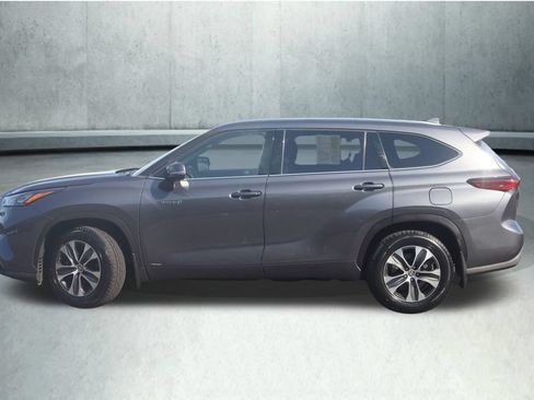 Used 2020 Toyota Highlander XLE AWD/4WD image 21
