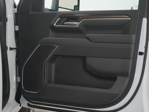 Used 2024 Chevrolet Silverado 2500 LT image 12