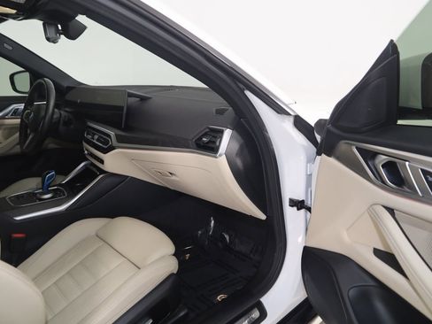 Used 2022 BMW i4 eDrive40 w/ M Sport Package image 51