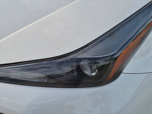 Used 2022 Toyota Prius FWD image 5