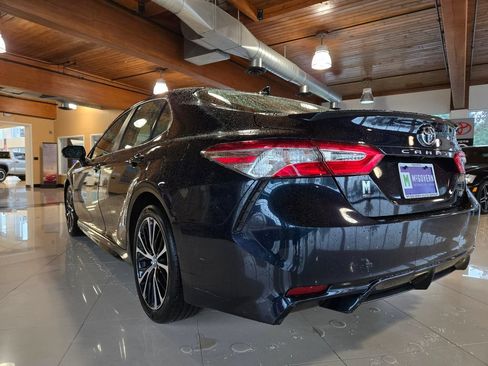 Used 2020 Toyota Camry SE w/ Audio Package FWD image 3