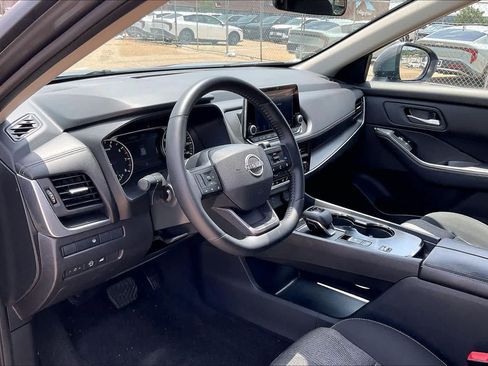 Used 2025 Nissan Rogue SV FWD image 2