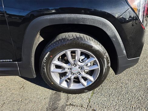 Used 2024 GMC Terrain SLT image 9