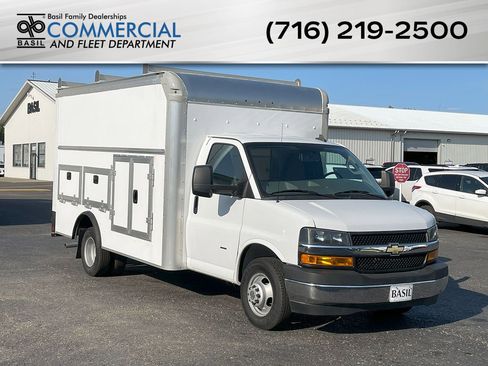 Used 2022 Chevrolet Express 3500 CUTWAY w/ Power Convenience Package image 1