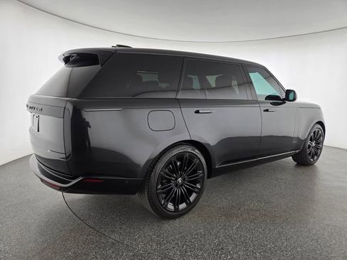 Used 2024 Land Rover Range Rover Long Wheelbase SE AWD/4WD image 2