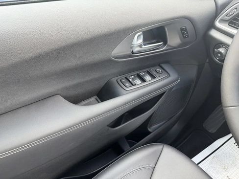 New 2026 Chrysler Pacifica Select FWD image 12