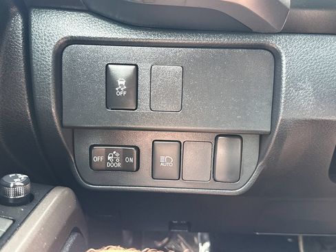 Used 2023 Toyota Tacoma SR5 AWD/4WD image 32