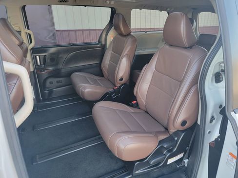 Used 2017 Toyota Sienna Limited Premium AWD/4WD image 12