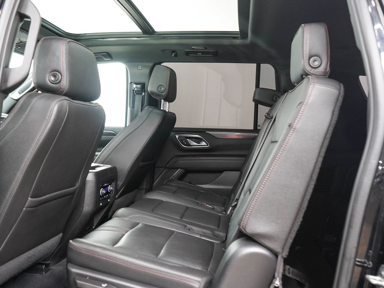 Used 2022 Chevrolet Suburban RST w/ Sport Performance Package AWD/4WD image 16