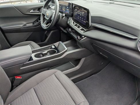 Used 2025 Chevrolet Equinox LT image 36