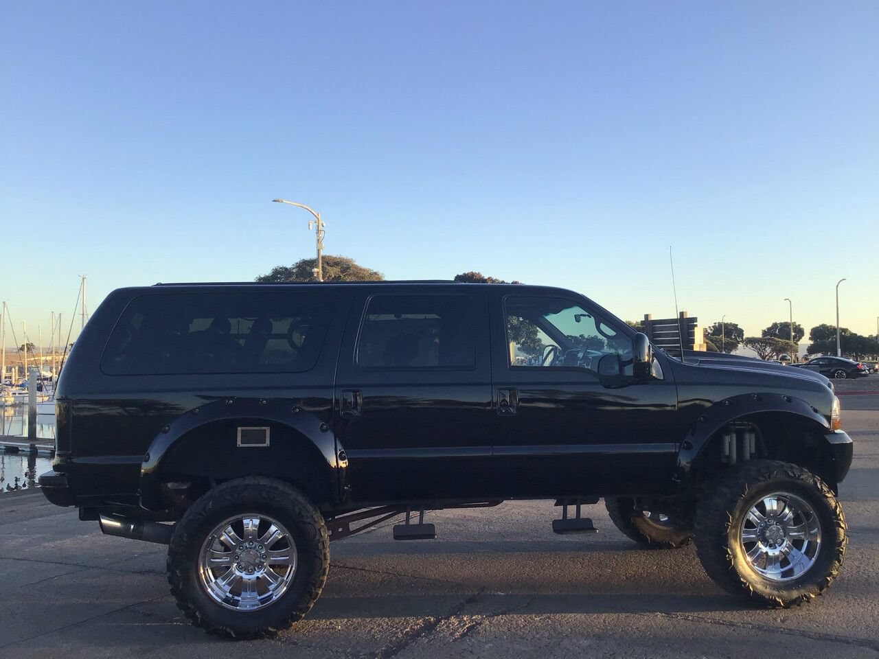 Used 2001 Ford Excursion XLT AWD/4WD image 16