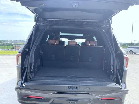 Used 2025 Lincoln Navigator Reserve AWD/4WD image 9