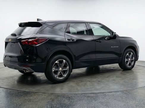 Used 2025 Chevrolet Blazer LT FWD image 9