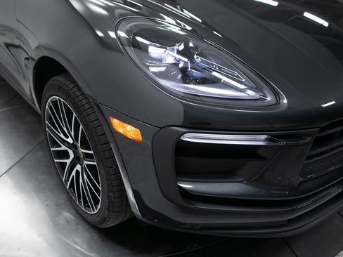 Certified 2026 Porsche Macan AWD/4WD image 12