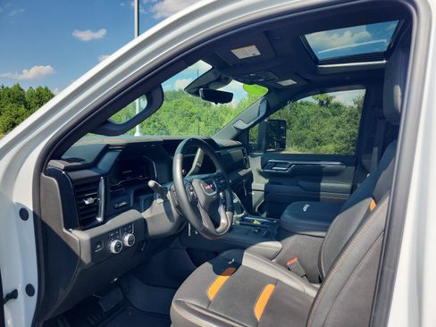 Used 2025 GMC Sierra 2500 AT4 w/ AT4 Premium Plus Package AWD/4WD image 16