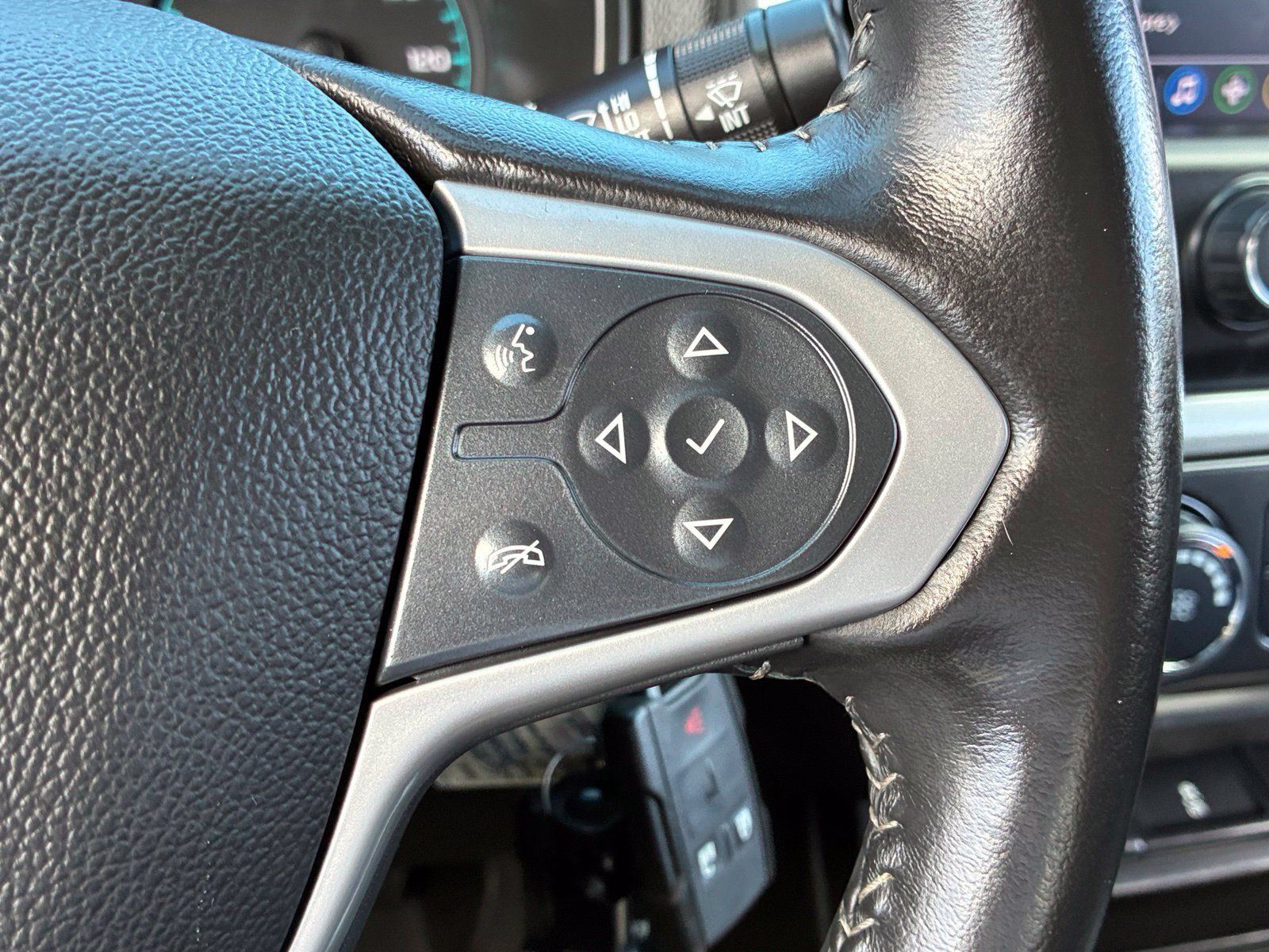 Used 2022 Chevrolet Colorado LT RWD image 24