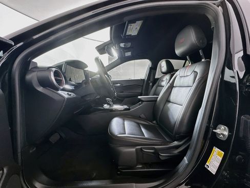 Used 2024 Chevrolet Trax RS FWD image 13
