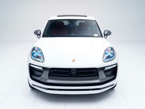 Certified 2026 Porsche Macan AWD/4WD image 6
