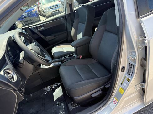 Used 2019 Toyota Corolla LE FWD image 7