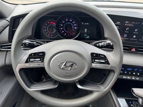 Used 2023 Hyundai Elantra SEL FWD image 25