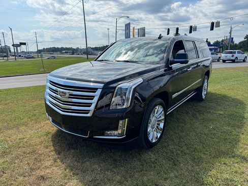 Used 2020 Cadillac Escalade ESV Platinum AWD/4WD image 5