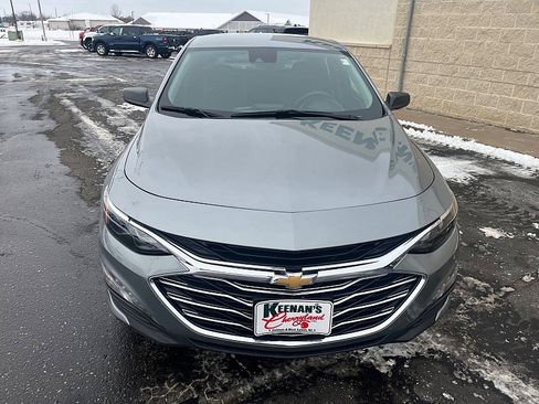 Used 2025 Chevrolet Malibu LT image 3