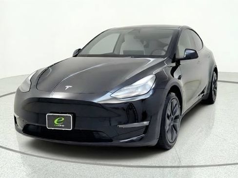 Used 2025 Tesla Model Y Long Range AWD/4WD image 3