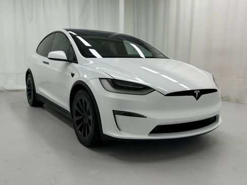 Used 2022 Tesla Model X Plaid image 1