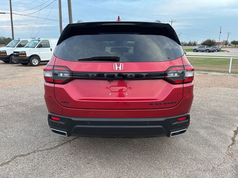 Used 2025 Honda Pilot Black Edition image 4