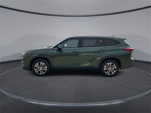 Used 2023 Toyota Highlander XLE image 5
