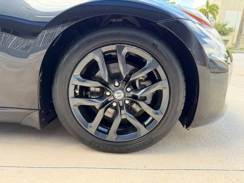Used 2015 Nissan 370Z Coupe RWD image 11