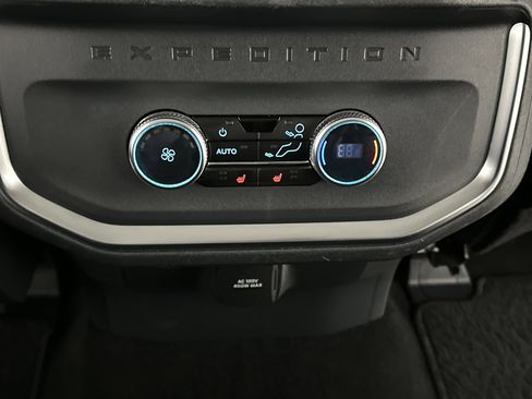 Used 2025 Ford Expedition Platinum AWD/4WD image 27