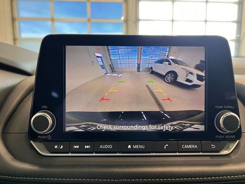 Used 2025 Nissan Rogue SV image 14